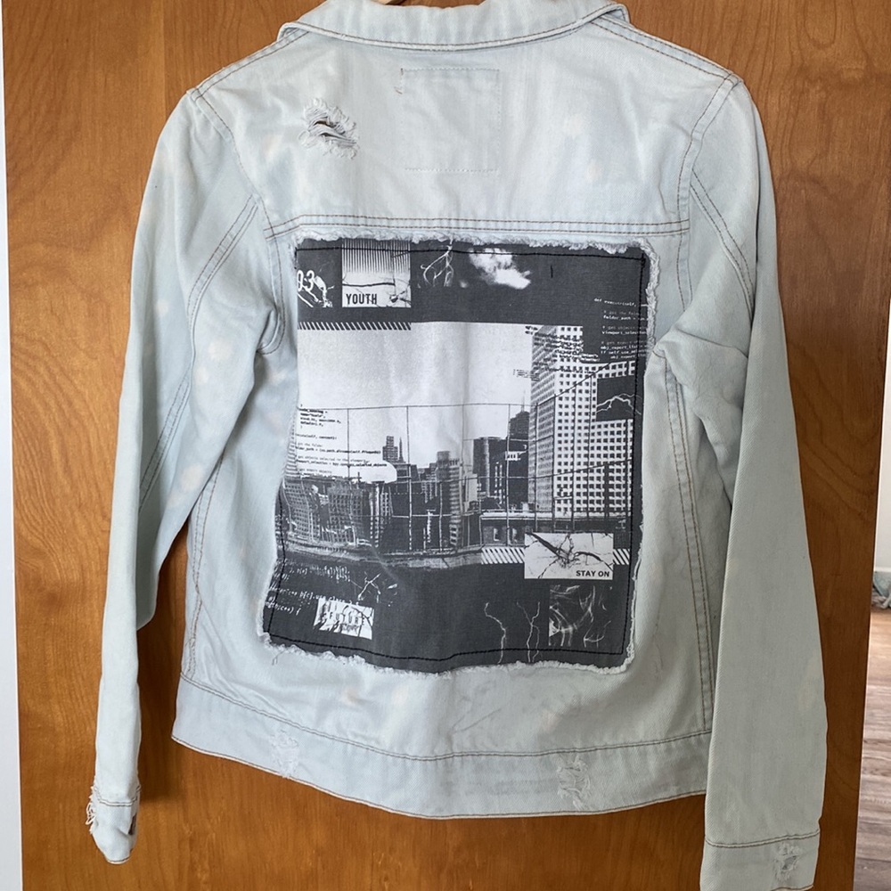 Light wash Graphic Distressed Jean Jacket